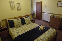 Click to enlarge Annexe room pic