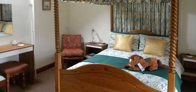 The Malthouse B&B - Four Poster Room in The Stables